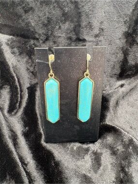 Beautiful turquoise look geometric drop earrings with gold tone accents ✨